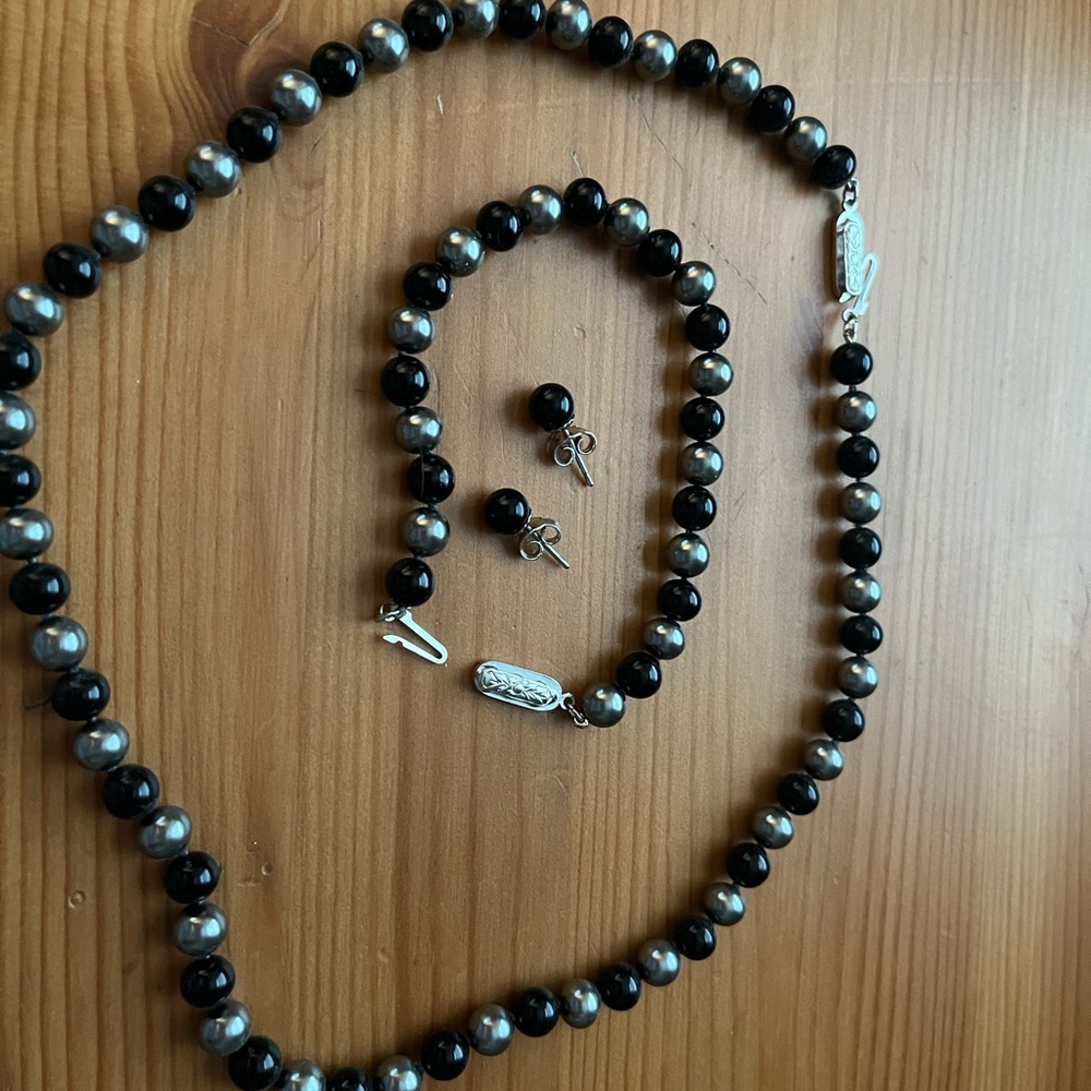 Pearl necklace,bracelet and earring set